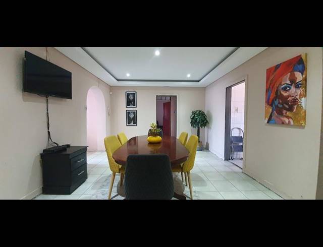 3 BEDROOM HOUSE FOR SALE IN SOUTH HILLS